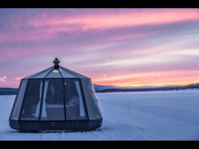 Junior Suite lake view - luxury getaway for 2 - nature experience in Sweden, Jokkmokk